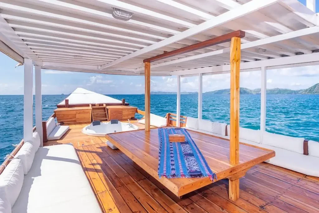 Dining Area Devita Cruise Phinisi