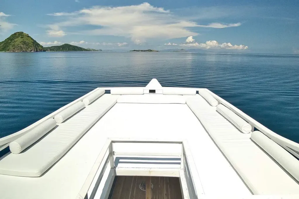 Rooftop Sundeck Devita Cruise Phinisi