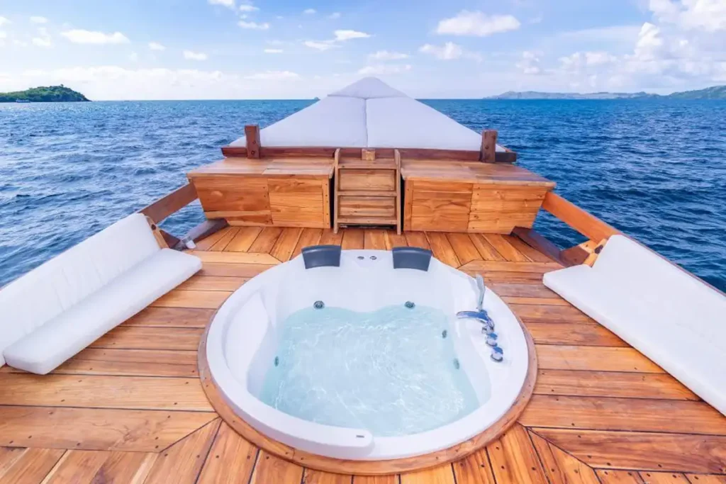 Jacuzzi Area Devita Cruise Phinisi